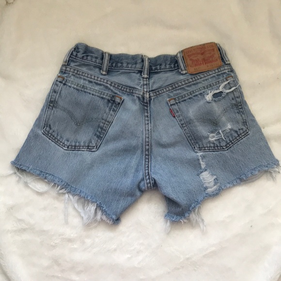 Levi’s 517 High Waisted Distressed Raw Hem Cutoffs - Picture 4 of 12